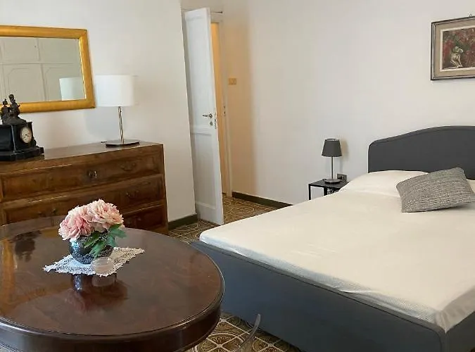 Rooms in San Domenico Maggiore 3 Napels